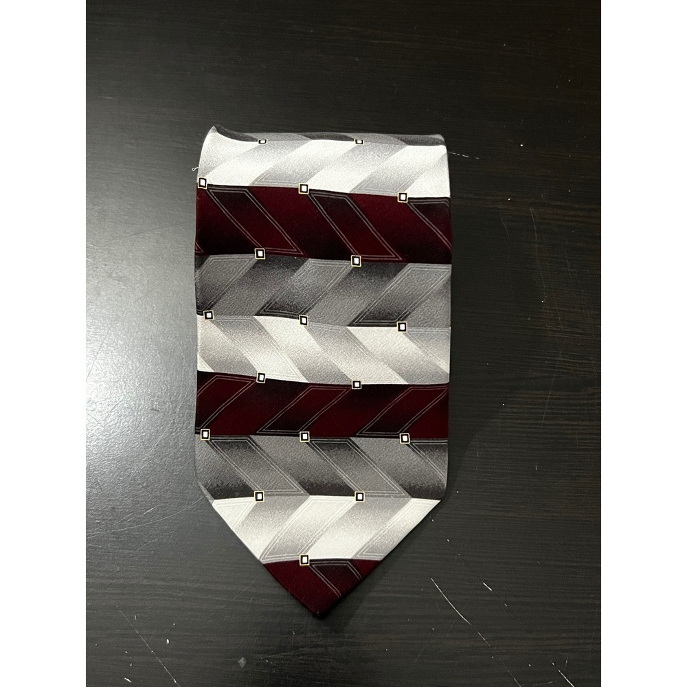 Giorgio Brutini Mens 100% Silk Necktie Burgundy Grey White Geometric Chevron 4in